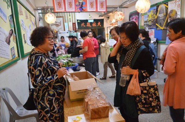 青菜底呷啦-北投社大的小小菜市集
