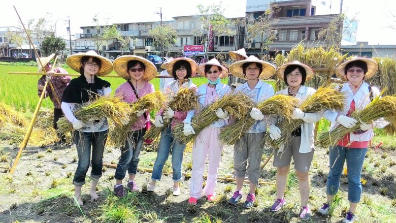 <p><b>宜蘭縣政府推動校校有田</b></p>