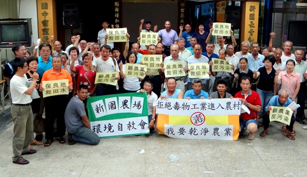 101714照片--在岡山竹圍里招開的說明會-現場里民發起自救 拒絕良田變工廠 101714照片--在岡山竹圍里招開的說明會-現場里民發起自救 拒絕良田變工廠