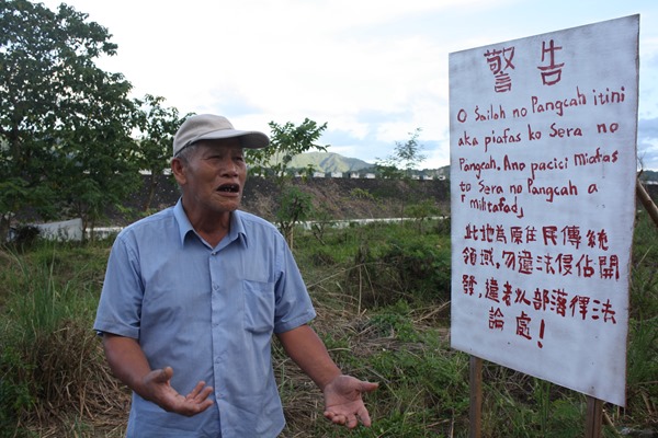 陳加郎靠著這塊不甚肥美的旱地養活下一代，不解為何縣府連一丁點祖先的地都不留給他