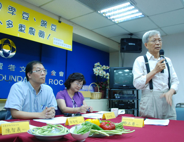 鄭正勇 鄭正勇指出,農產品殘留多種農藥的情形嚴重,長期攝入,會增加身體代謝的負擔。