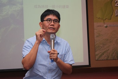 宜蘭縣環保局局長陳登欽認為，宜蘭有五分之四面積是森林，又有廣大的蘭陽平原，可以成為低碳、獨立自給的社區