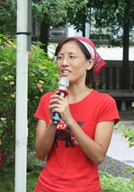 苗栗「穿龍豆腐坊」主人陳淑慧，和在地農友契作黃豆，支持本土雜糧復興