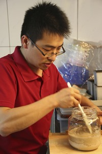 養菌是許垚綸每天重要的任務。 養菌是許垚綸每天重要的任務。