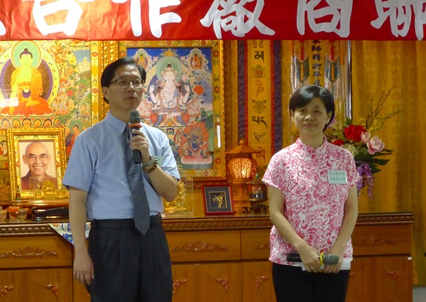 里仁公司經理韓敬白(左)表示,建立推薦清單,對生產者、通路、消費者都有保障 里仁公司經理韓敬白(左)表示,建立推薦清單,對生產者、通路、消費者都有保障