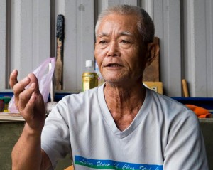 王康夫說,國道七號的開闢計畫將一舉剷除拷潭村及鄰近地區數十甲的良田。(圖/袁庭堯攝)