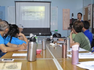 IMG_6129翁育民老師帶大家討論社區走讀應該要教什麼