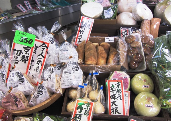 市場菜攤標示產地,有益建立消費知覺 市場菜攤標示產地,有益建立消費知覺