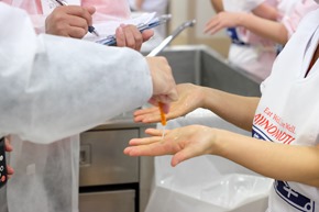 使用特殊儀器檢查雜箘數