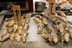 來自北海道厚岸的兩種牡蠣「かきえもん」跟「マルえもん」