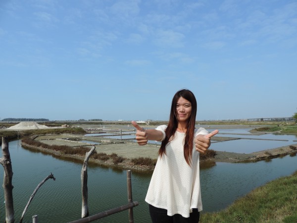 洲南鹽塲,鹽田景色動人,還出現了守護環境的三劍客(高翹鴴、吳郭魚、濱水菜)。在我看來,要再加上智熒,成為守護四劍客。