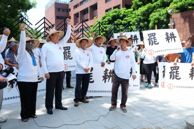 反對修法的民眾到營建署陳情