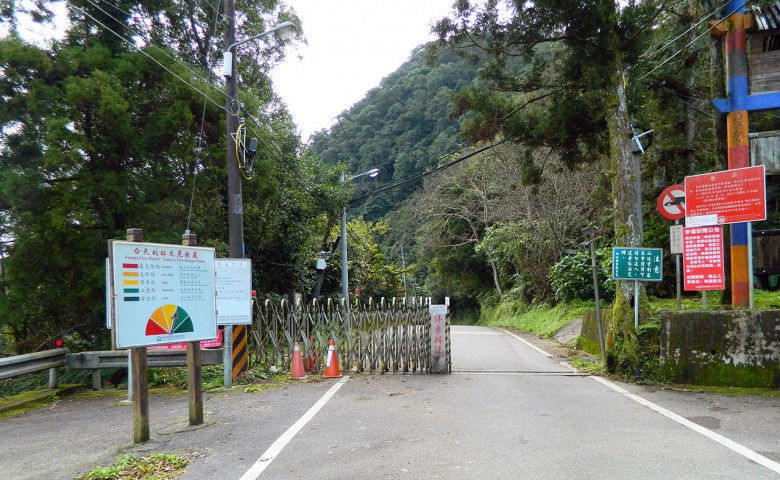 桶后林道管制站自民國93年8月1日啟用，進行總量管制後對當地水質改善與環境維護扮演重要角色。（圖片提供／新竹林區管理處）