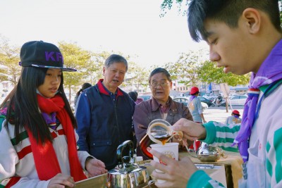 雖然經費有限，但大同國中探索班還是樂於提供免費的現沖咖啡，增加孩子學習、建立信心的機會。（大同國中輔導室提供）