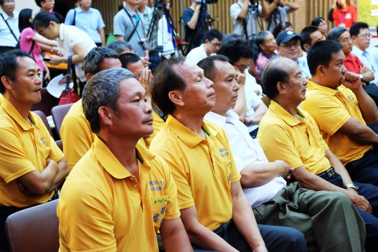 開奬前農民很緊張