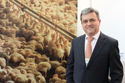 Ricardo Santin表示，巴西白肉雞出口策略是要彌補當地市場的空缺，而不是替代當地白肉雞市場的市佔率，跟美國把不要的部位低價傾銷到其他國家的做法不同。（圖/汪文豪攝）