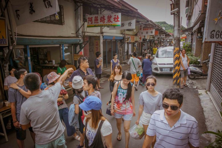 旗山太平商場老街目前由居民與年輕人要重新營造街道風采