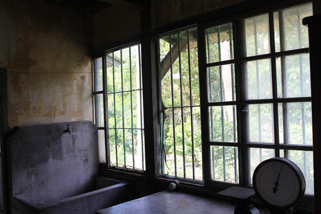 %e7%a3%af%e6%b0%b8%e5%90%89%e5%b0%8f%e5%b1%8b%e7%9a%84%e7%aa%97%e6%a1%86%e9%95%b7%e5%b9%b4%e8%a2%ab%e9%87%8d%e5%a3%93%e8%80%8c%e8%ae%8a%e5%bd%a2%ef%bc%8c%e7%aa%97%e6%88%b6%e5%9b%a0%e6%ad%a4%e7%84%a1