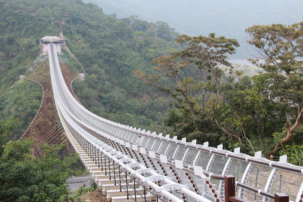 山川琉璃吊橋