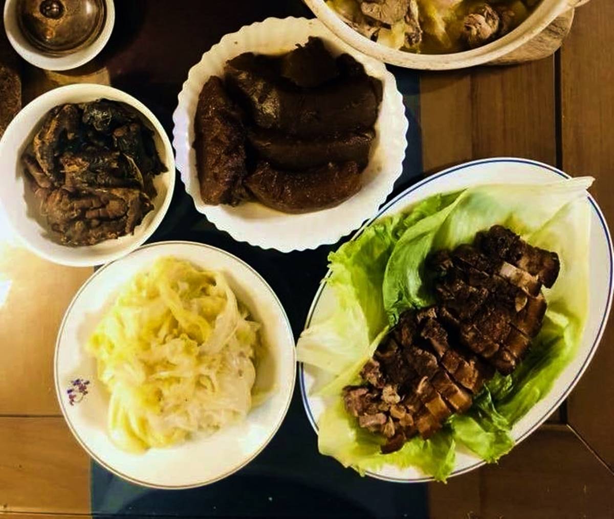 冬瓜封三吃:即肉塊切片、紅燒冬瓜、滷雞腳。