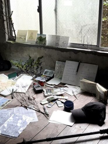 安靜山屋裡，安靜的畫展。（攝影／劉崇鳳）