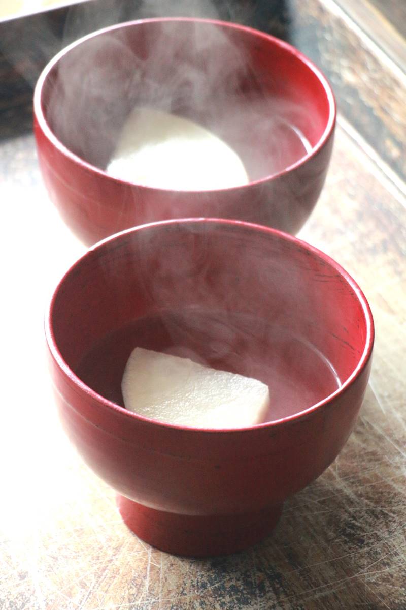 合鹿碗漆器圈足較高,手感好,導熱慢,是相當好用的器皿(攝影/徐銘志)