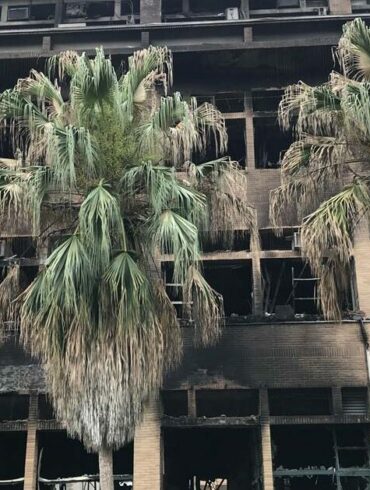 四○三地震發生後，東華大學理工學院一館D棟的火災火燒了足足二十多小時，才告撲滅(攝影/朱浩一)