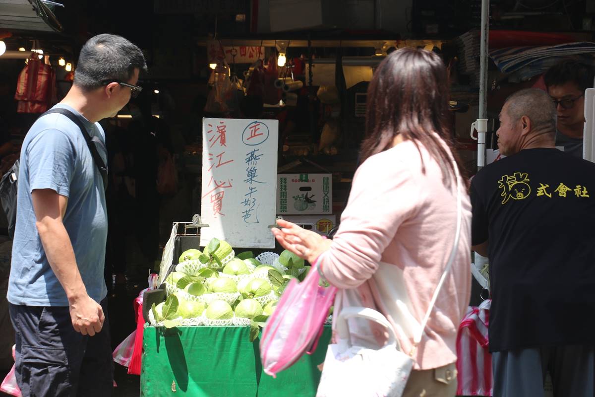 吸引人的產品看板是店家發揮創意的地方。(攝影/徐銘志)