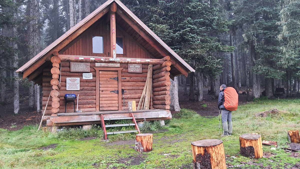 為了要住難得的山屋,這天決定走30km以上(攝影/劉崇鳳)