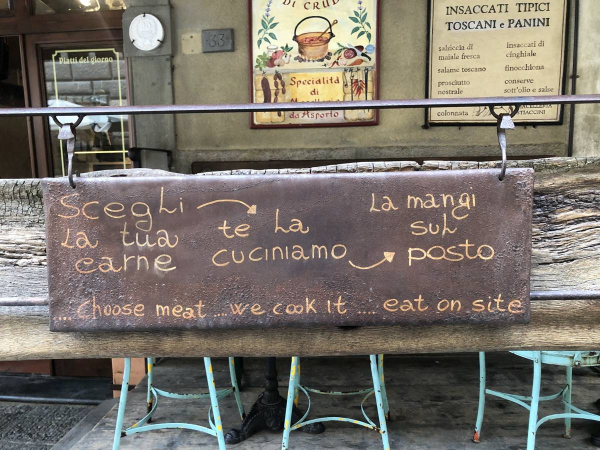 你可以在兼營生鮮農產的餐館選擇肉品,為你現點現做佳餚(攝影/陳牖心)