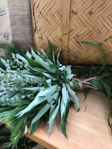 端午節製作埔姜花束，洗個藥草湯浴，醒身醒腦(攝影/陳牖心)
