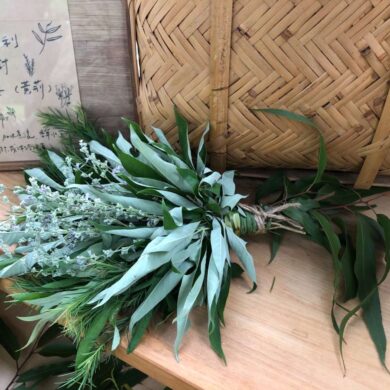 端午節製作埔姜花束，洗個藥草湯浴，醒身醒腦(攝影/陳牖心)
