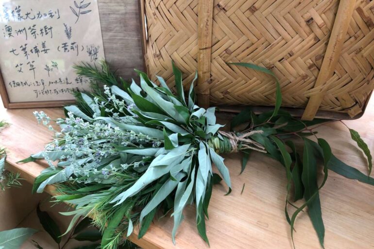 端午節製作埔姜花束，洗個藥草湯浴，醒身醒腦(攝影/陳牖心)
