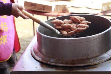 土豆仁餐包呢？就是「炸過的花生餃」(攝影/許育銀)