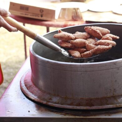 土豆仁餐包呢？就是「炸過的花生餃」(攝影/許育銀)