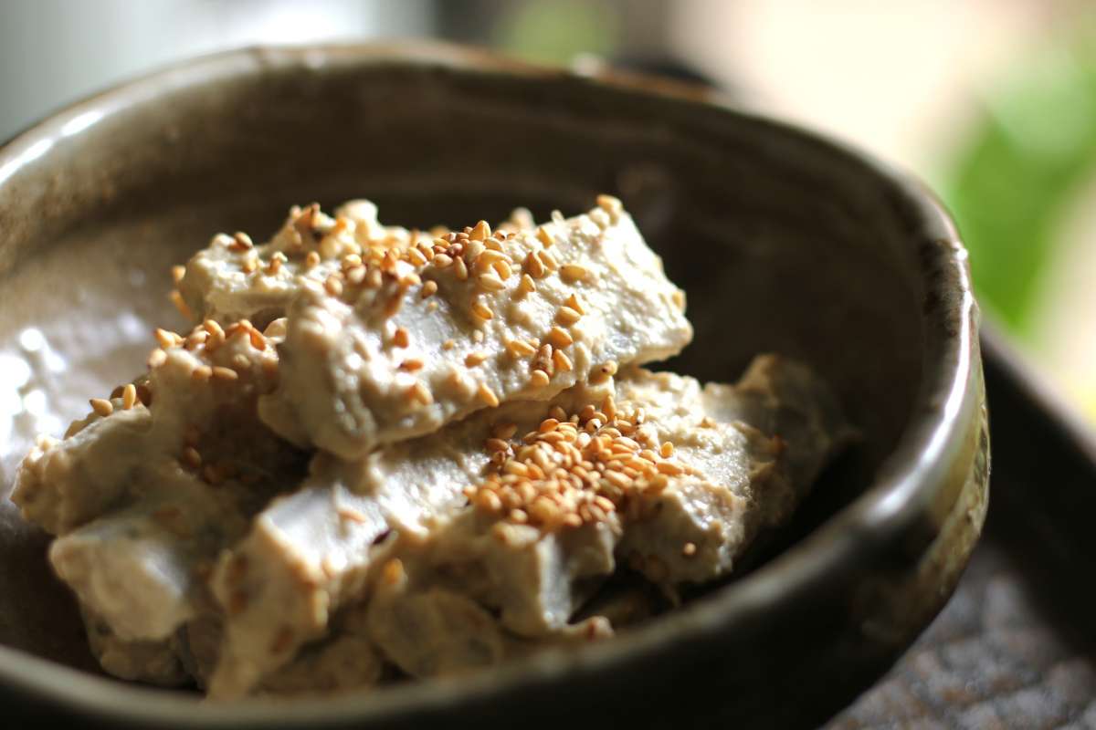 以芝麻醬作為基底的白和牛蒡(攝影/徐銘志)